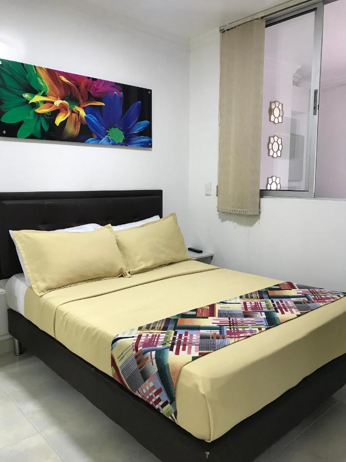Apartamentos Amoblados Jg De La 70 Medellín Buitenkant foto