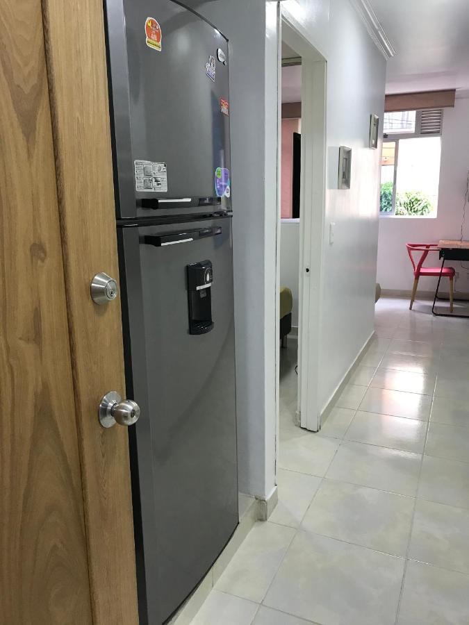 Apartamentos Amoblados Jg De La 70 Medellín Buitenkant foto