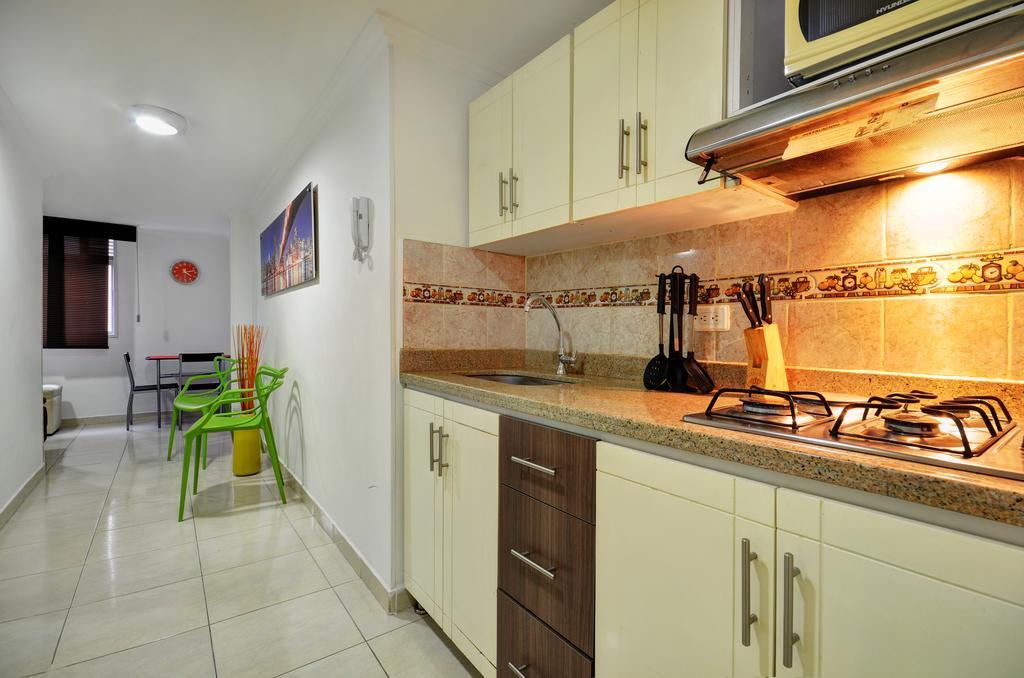 Apartamentos Amoblados Jg De La 70 Medellín Buitenkant foto