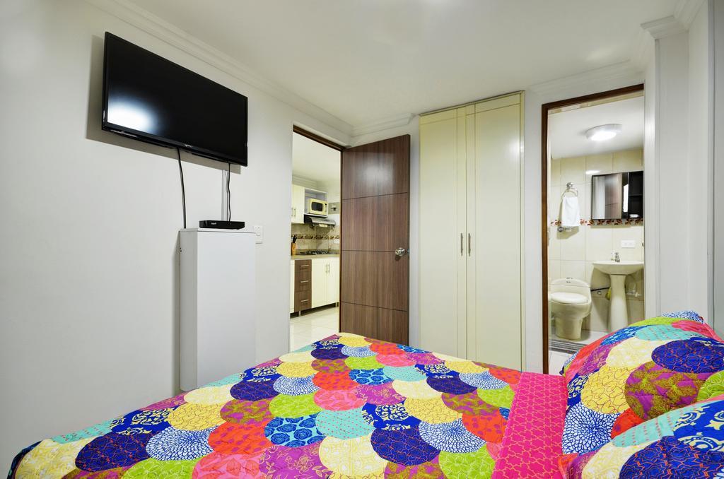 Apartamentos Amoblados Jg De La 70 Medellín Buitenkant foto