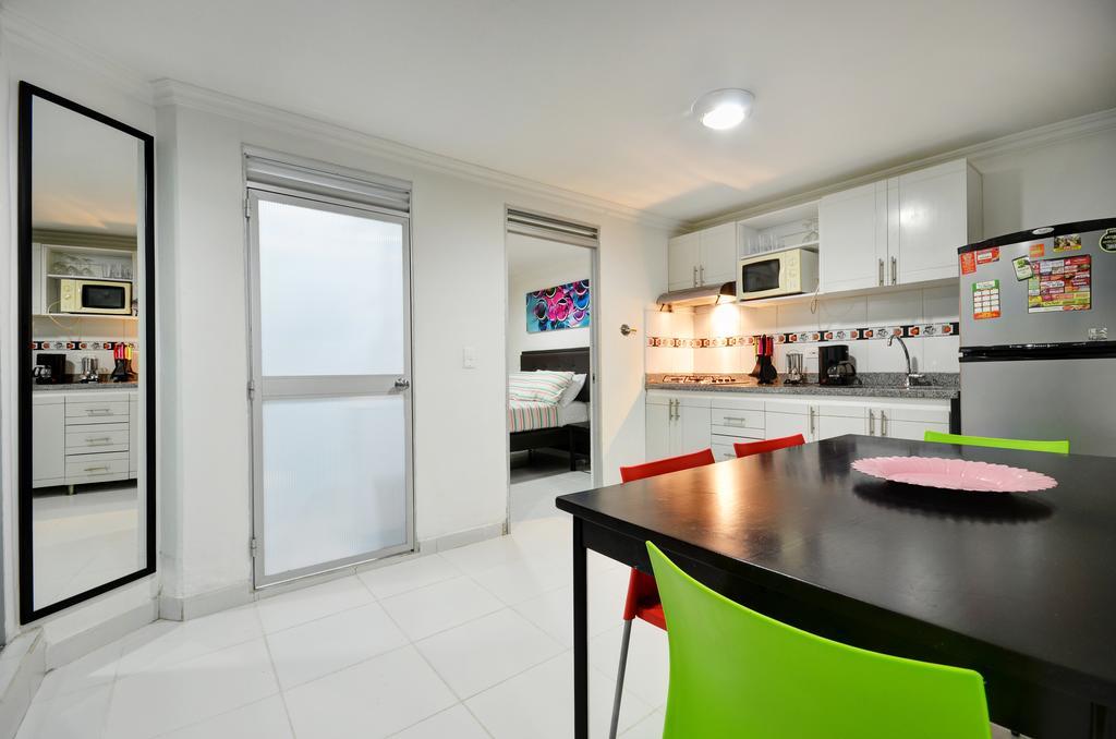 Apartamentos Amoblados Jg De La 70 Medellín Buitenkant foto