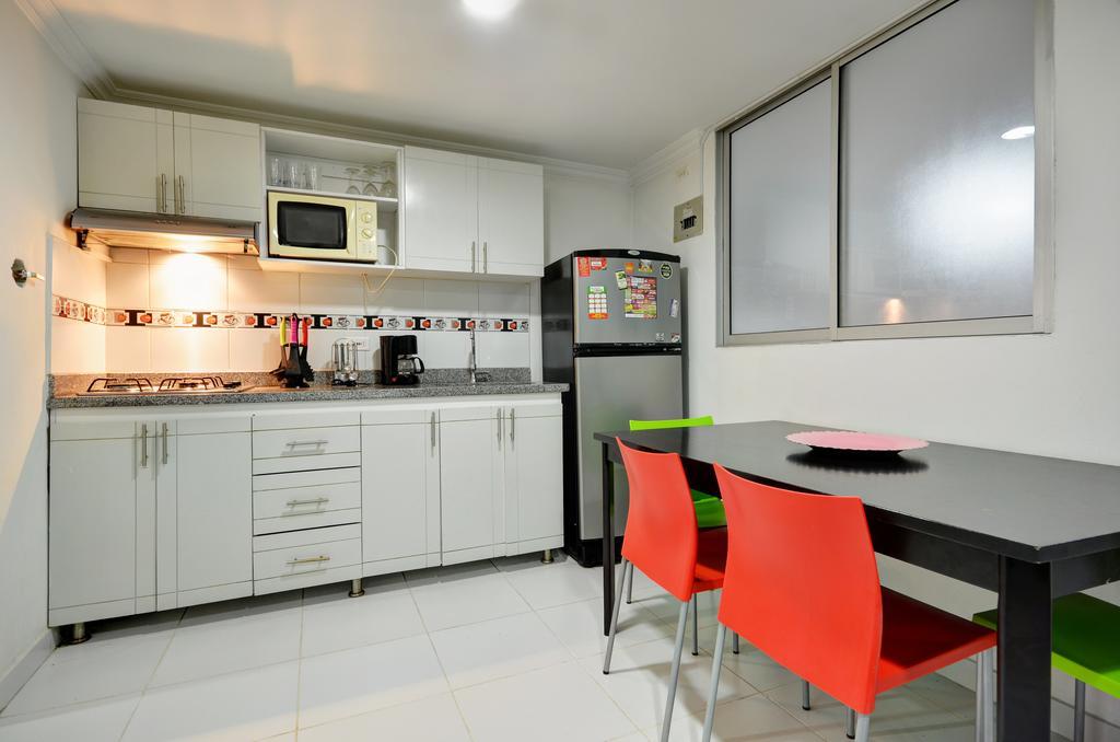 Apartamentos Amoblados Jg De La 70 Medellín Buitenkant foto