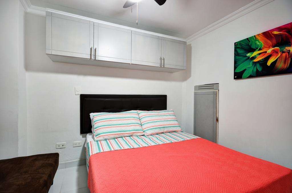 Apartamentos Amoblados Jg De La 70 Medellín Buitenkant foto