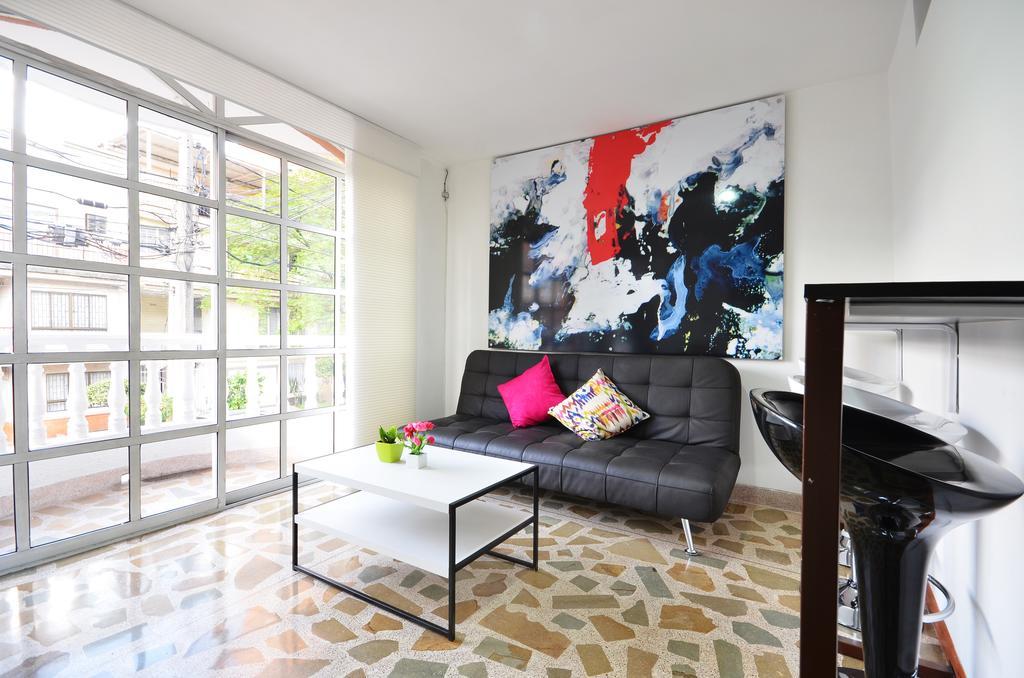 Apartamentos Amoblados Jg De La 70 Medellín Buitenkant foto