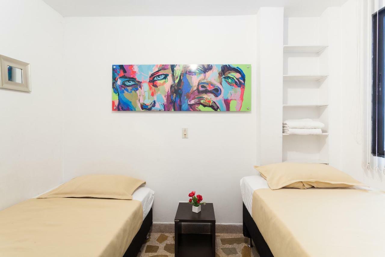 Apartamentos Amoblados Jg De La 70 Medellín Buitenkant foto