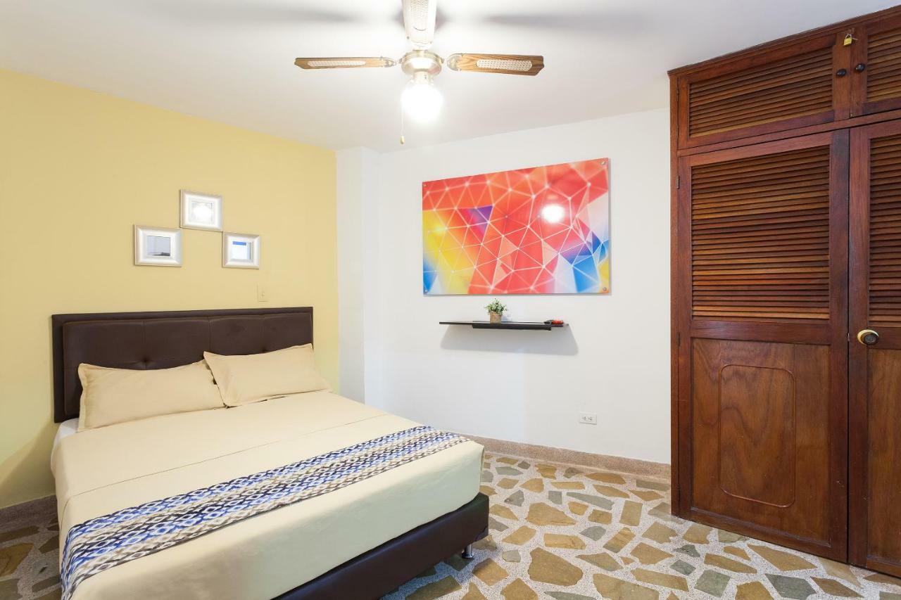 Apartamentos Amoblados Jg De La 70 Medellín Buitenkant foto