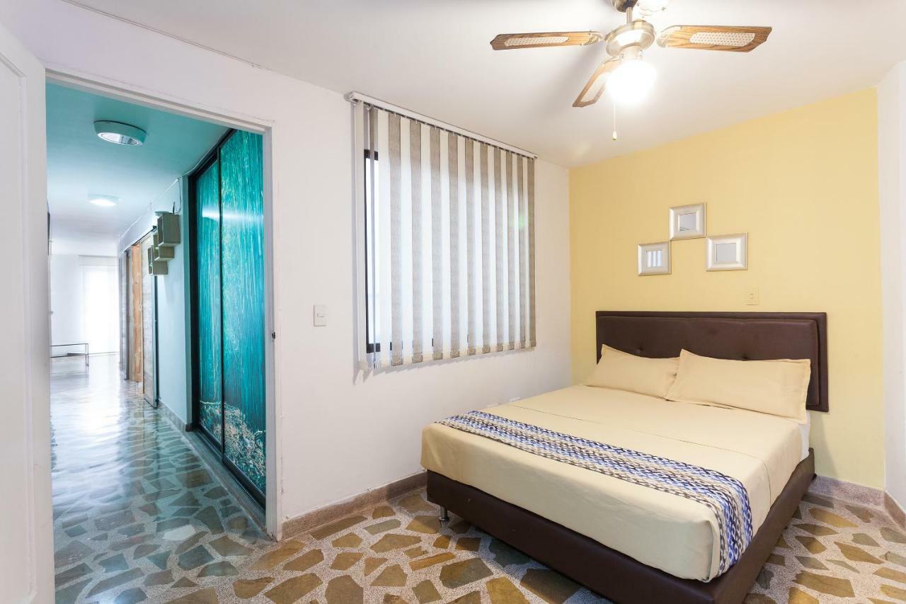 Apartamentos Amoblados Jg De La 70 Medellín Buitenkant foto
