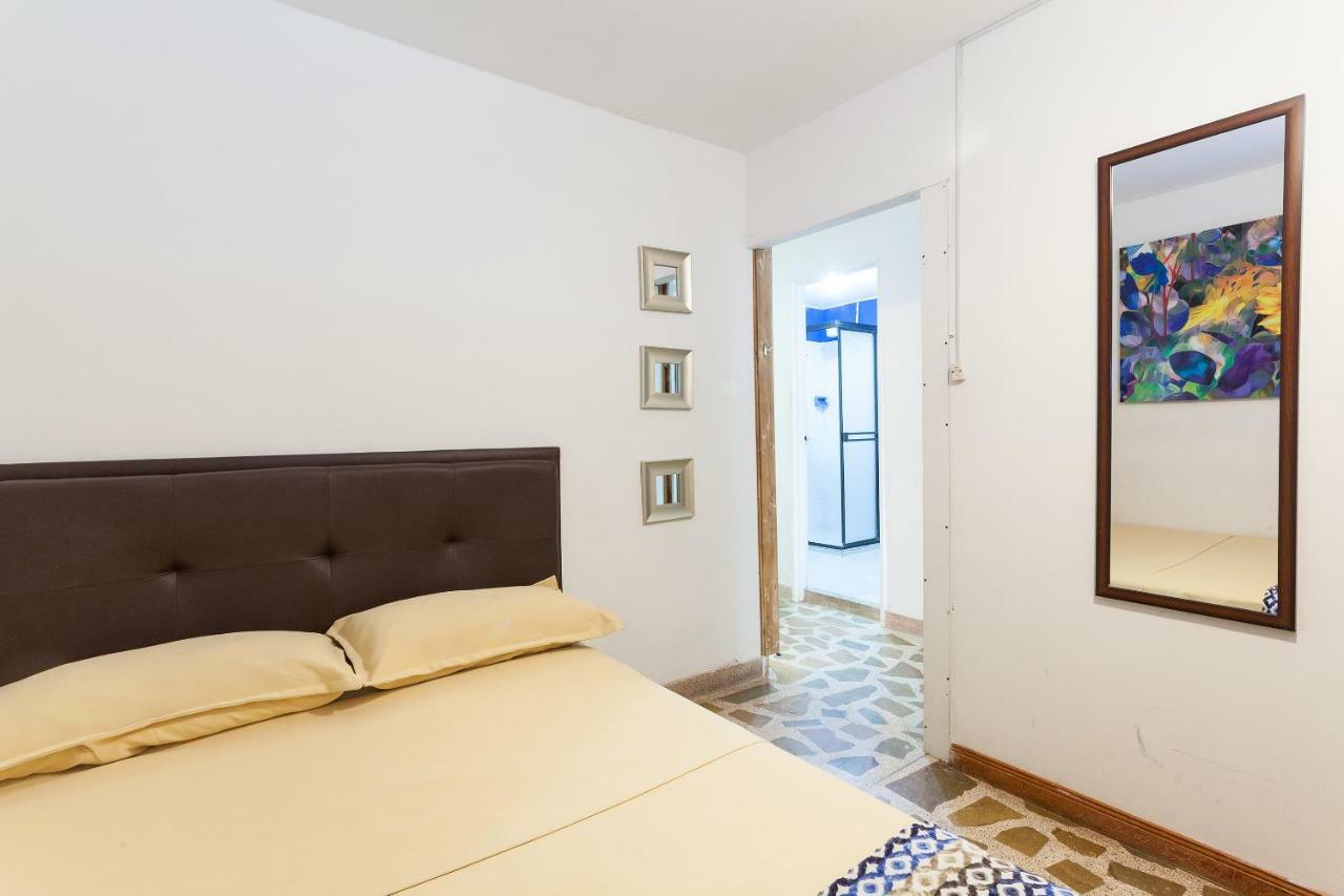 Apartamentos Amoblados Jg De La 70 Medellín Buitenkant foto