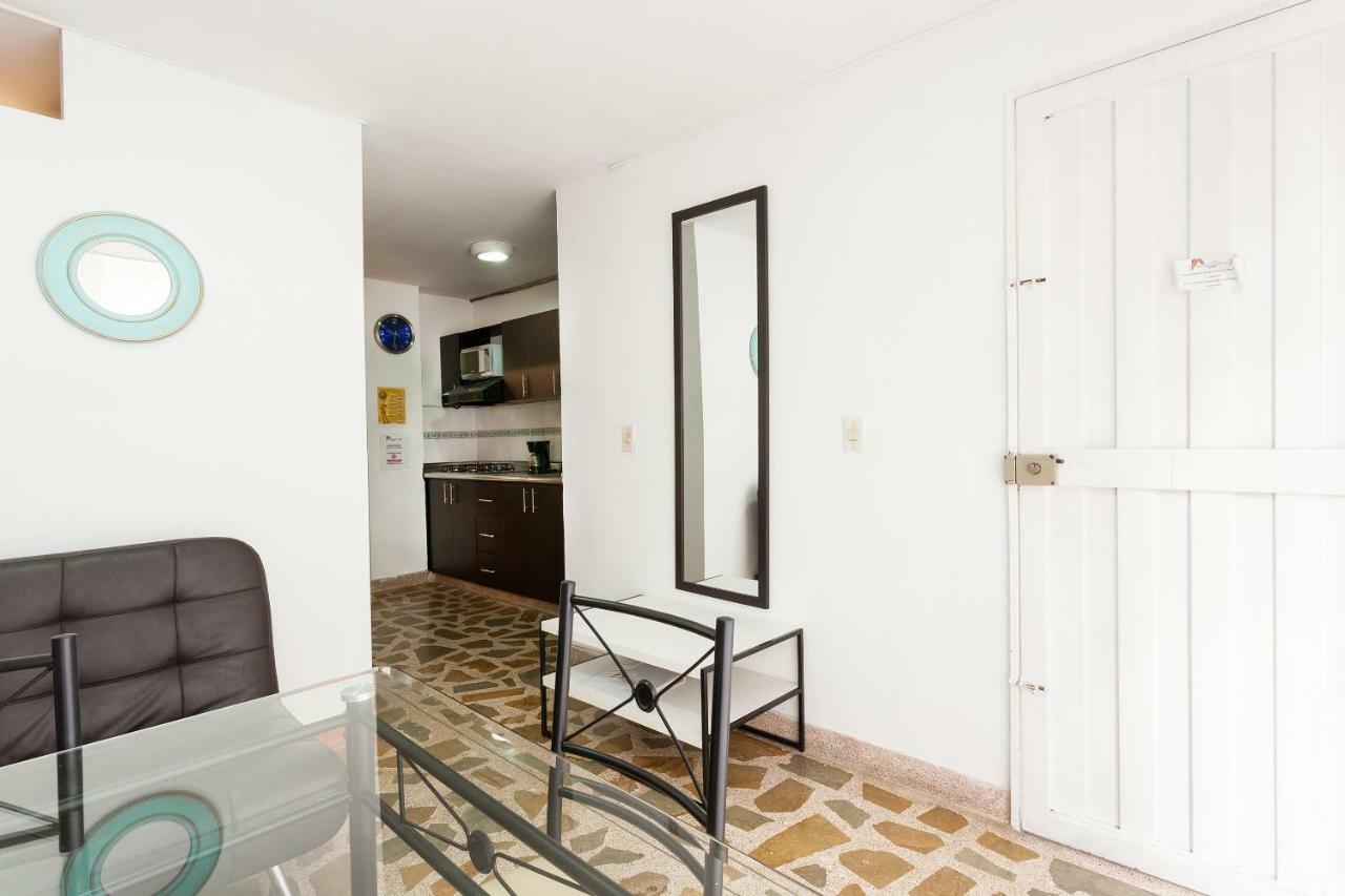 Apartamentos Amoblados Jg De La 70 Medellín Buitenkant foto
