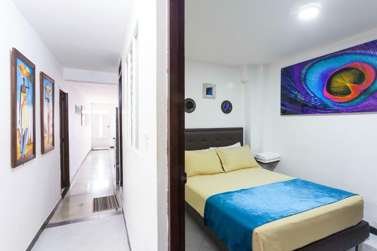 Apartamentos Amoblados Jg De La 70 Medellín Buitenkant foto