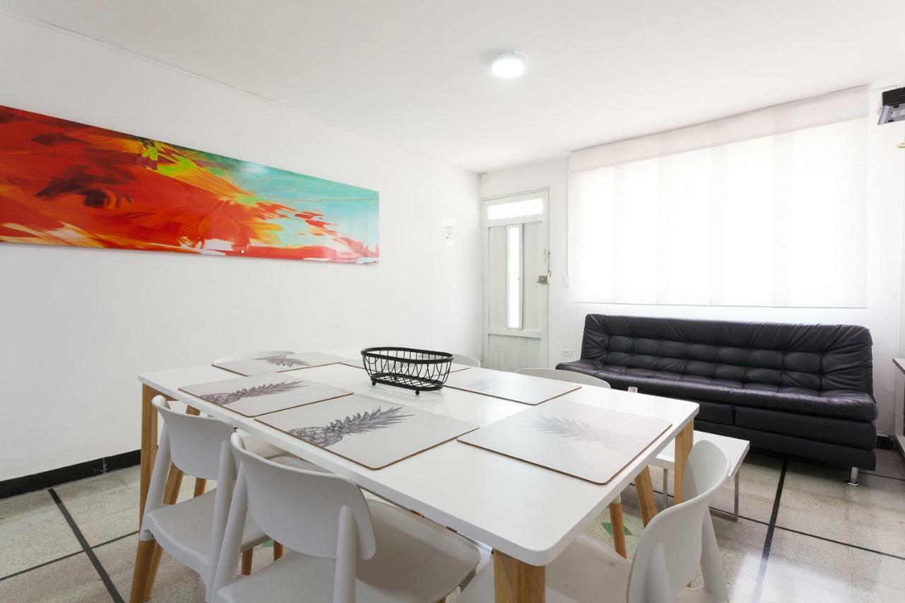 Apartamentos Amoblados Jg De La 70 Medellín Buitenkant foto