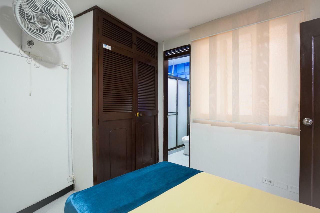 Apartamentos Amoblados Jg De La 70 Medellín Buitenkant foto