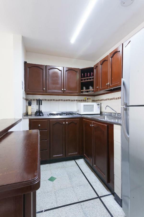 Apartamentos Amoblados Jg De La 70 Medellín Buitenkant foto