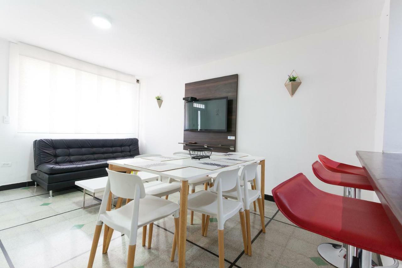 Apartamentos Amoblados Jg De La 70 Medellín Buitenkant foto