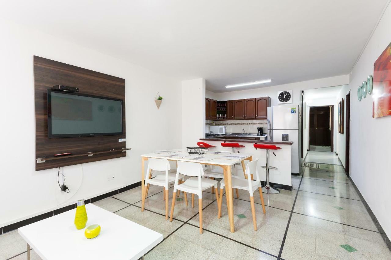 Apartamentos Amoblados Jg De La 70 Medellín Buitenkant foto