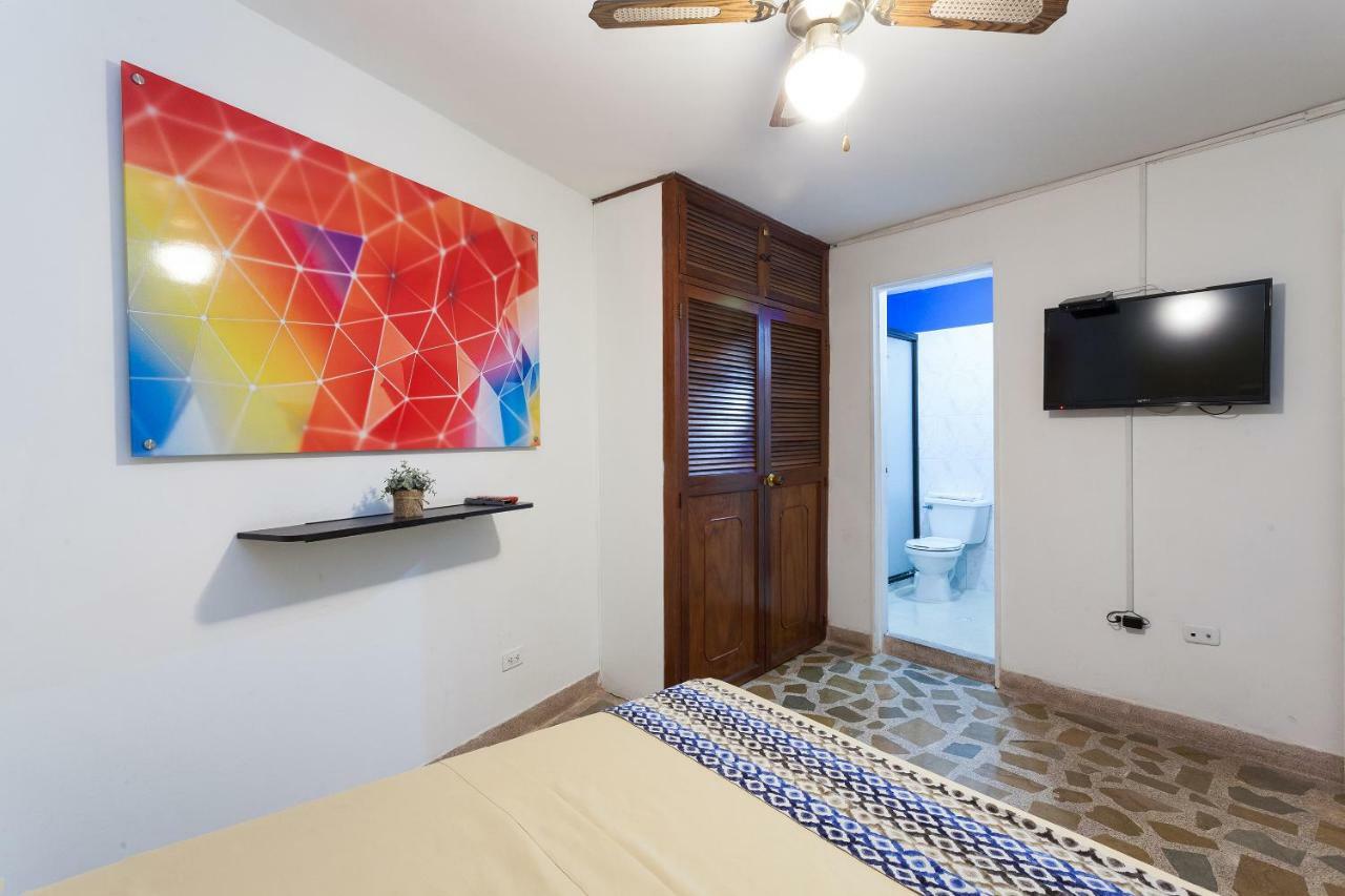 Apartamentos Amoblados Jg De La 70 Medellín Buitenkant foto