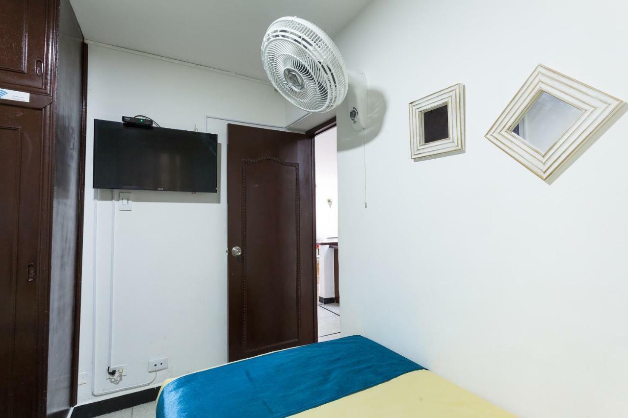 Apartamentos Amoblados Jg De La 70 Medellín Buitenkant foto