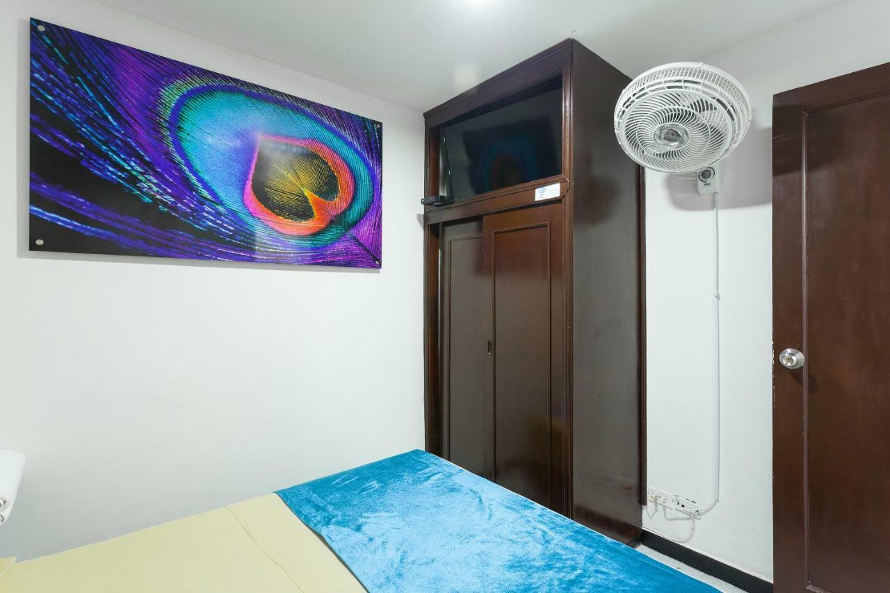 Apartamentos Amoblados Jg De La 70 Medellín Buitenkant foto