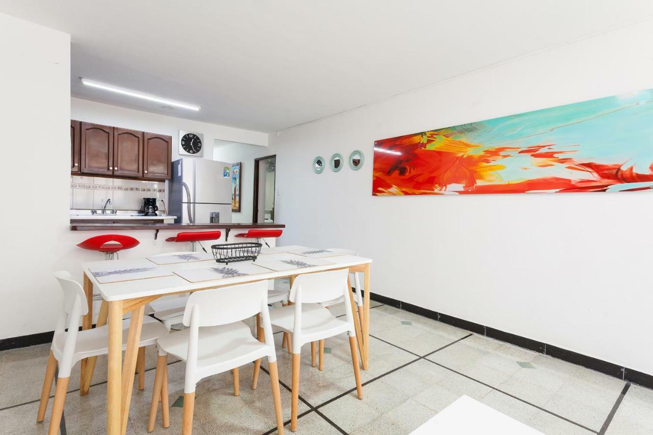 Apartamentos Amoblados Jg De La 70 Medellín Buitenkant foto