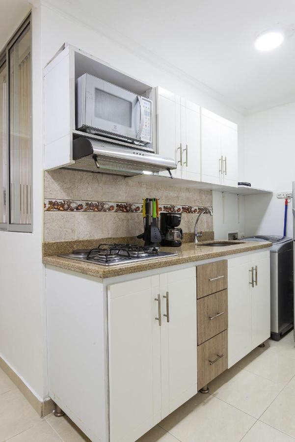 Apartamentos Amoblados Jg De La 70 Medellín Buitenkant foto