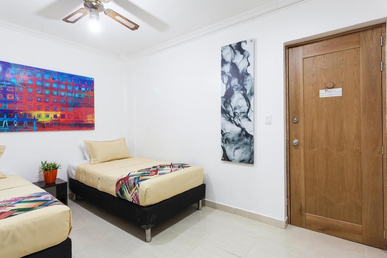 Apartamentos Amoblados Jg De La 70 Medellín Buitenkant foto