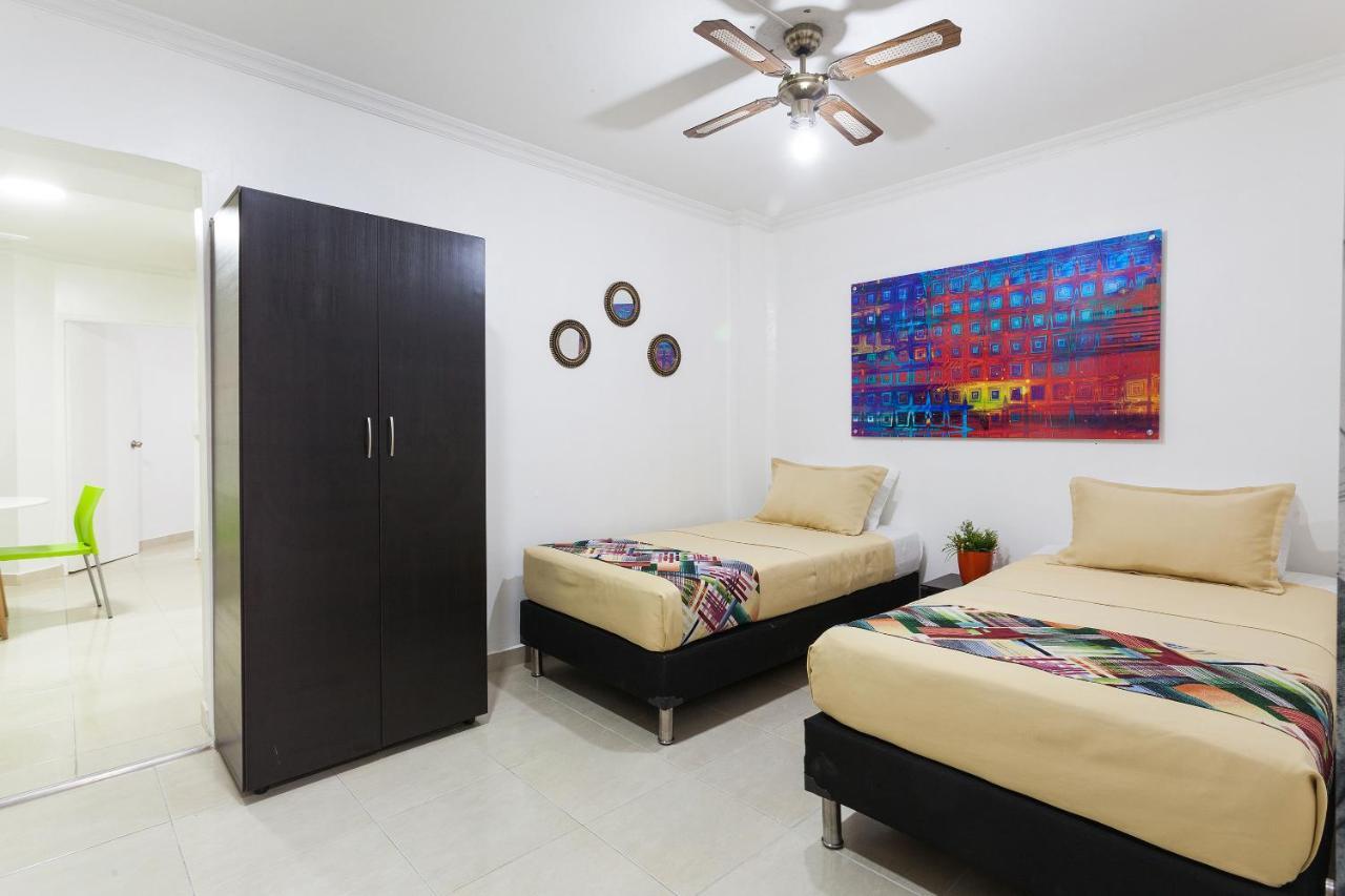Apartamentos Amoblados Jg De La 70 Medellín Buitenkant foto
