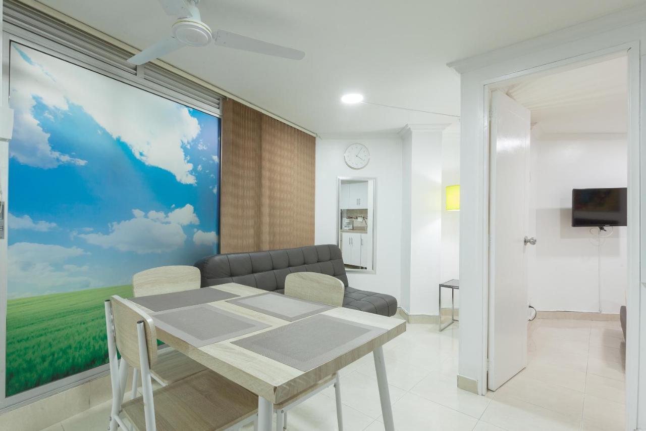 Apartamentos Amoblados Jg De La 70 Medellín Buitenkant foto