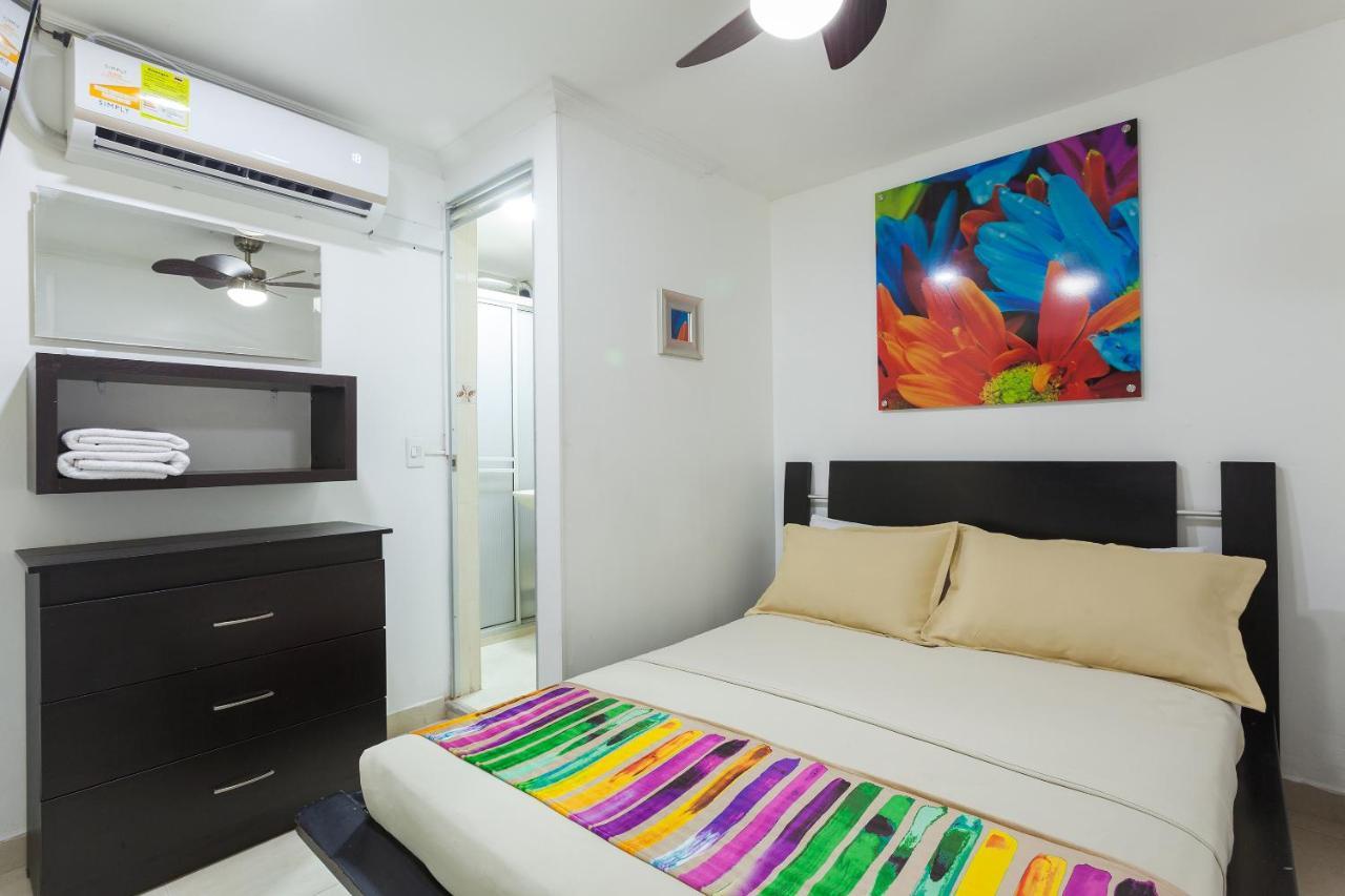 Apartamentos Amoblados Jg De La 70 Medellín Buitenkant foto