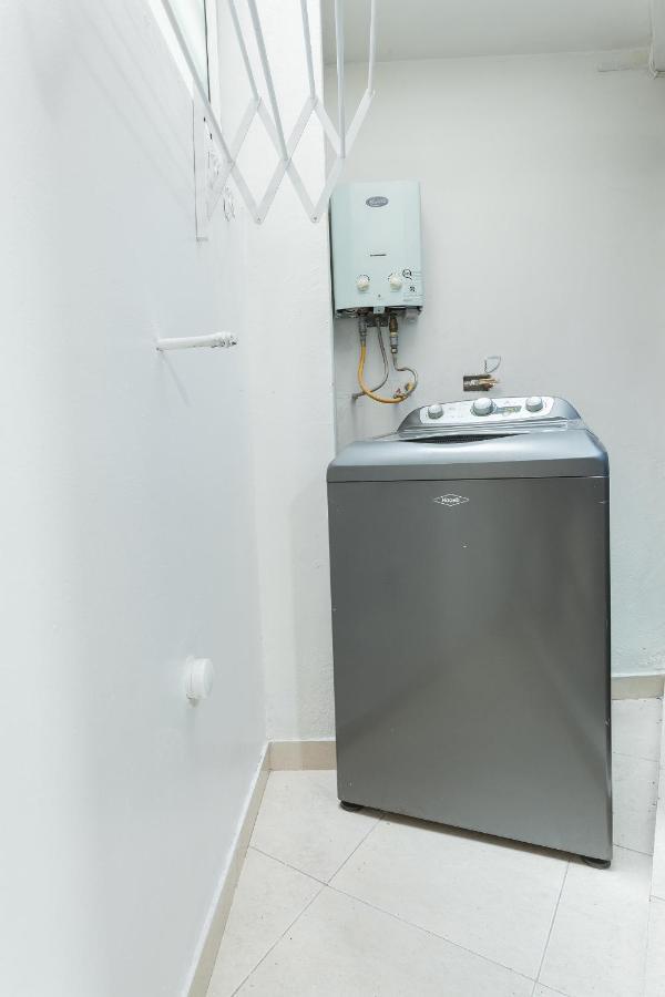 Apartamentos Amoblados Jg De La 70 Medellín Buitenkant foto